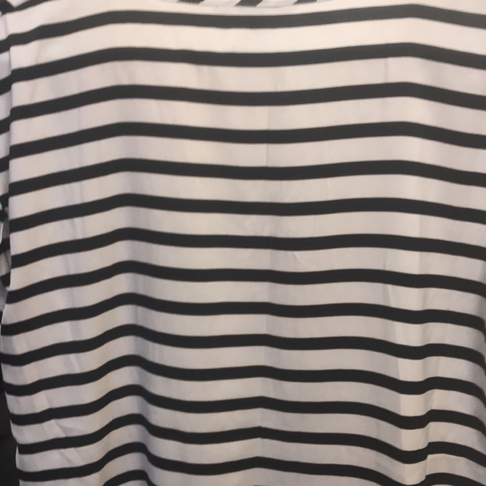 3 for $15 🦋🦋 Express short sleeve black and white stripe blouse - Picture 6 of 8